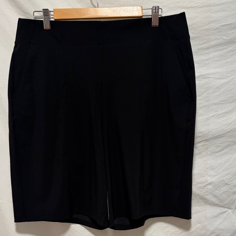 Athleta Black Activewear Shorts Excellent condition size 16